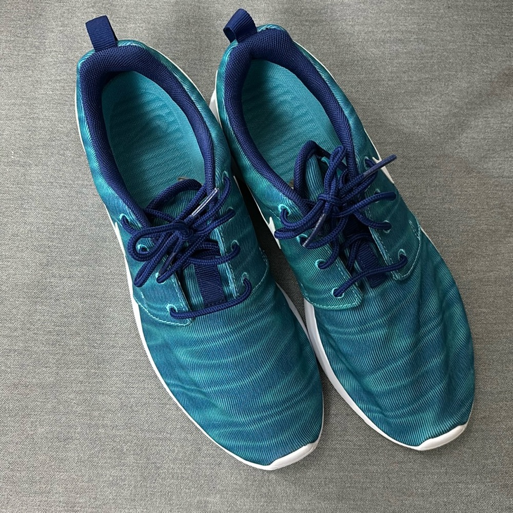 NIKE Sneaker